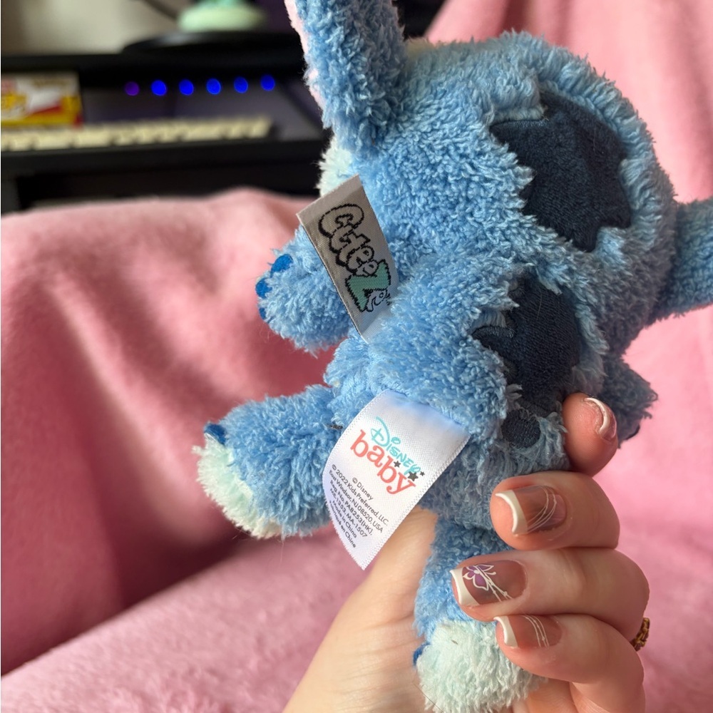 Disney baby stitch crinkle toy - Picture 3 of 3